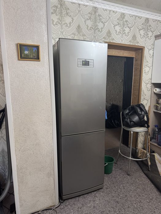 Холодильник LG в идеальном состоянии