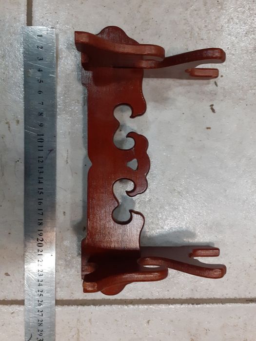 Дървена стойка за пищов,пистолет,нож,кортик,щик,аксесоар за украса