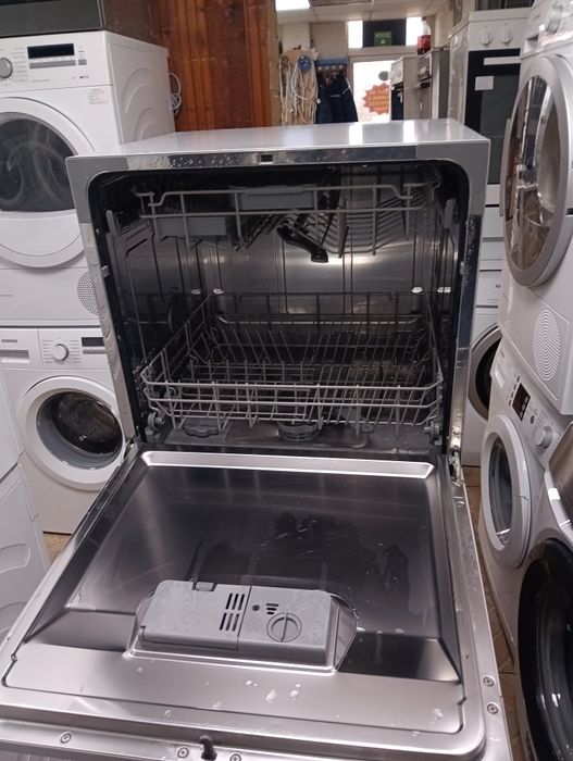 Малка сива съдомиялна  кубче Candy за 8 комплекта с 2 години гаранция!