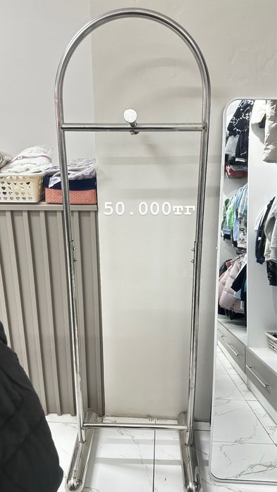 Продаются  стойки для одежды