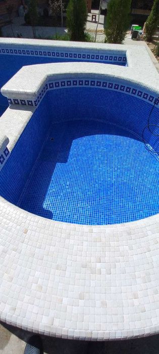 Обслуживание бассейнов / Мойка бассейна /Уборка Чистка Ремонт.Недорого