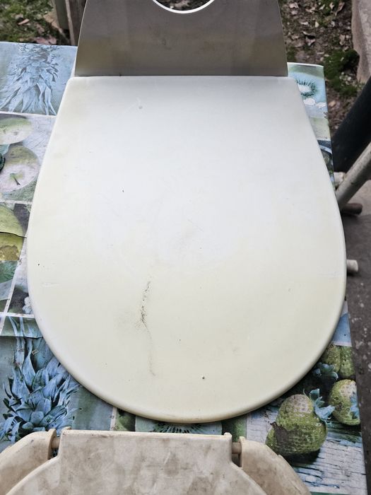 Крышка от унитаза