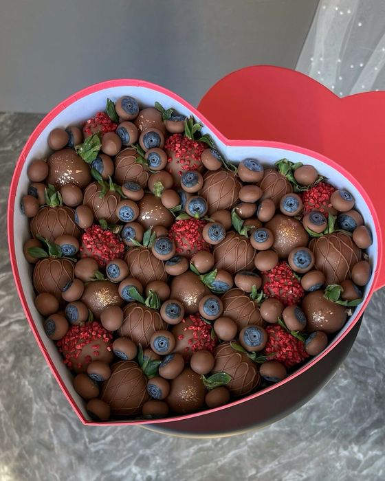 Capsuni in ciocolata sau fructe in ciocolata