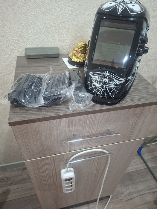 Продаю  сварочный  шлем
