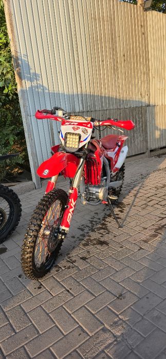 Мотоцикл Эндуро 250 см³