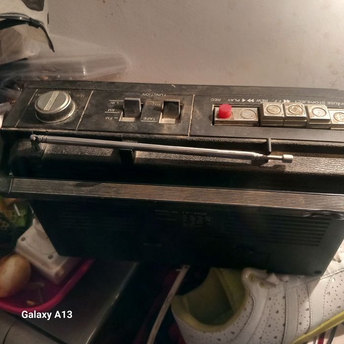 Radiouri vechi unele sunt functionale