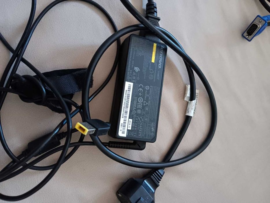 Мини компютър Lenovo M700 + зарядно и VGA – Отлично състояние