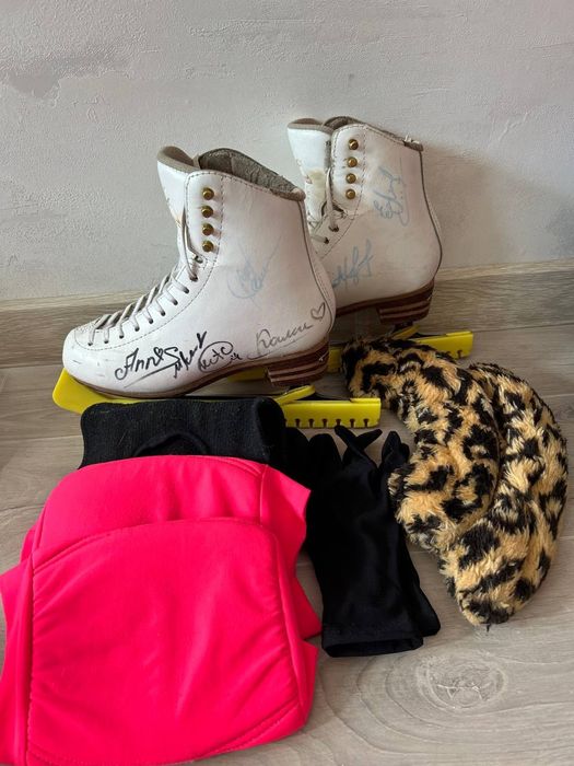 Продаю коньки фигурные