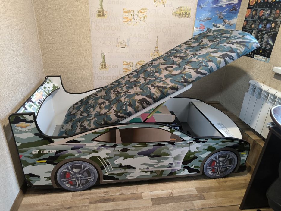 Детская кровать машина