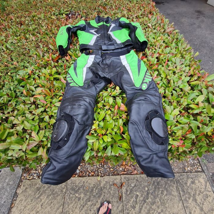 Мото яке и панталон екип естествена кожа