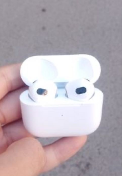 AirPods 3.