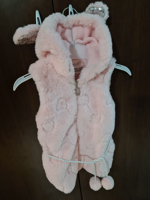 Vestuta mărime 5-6 ani impecabila