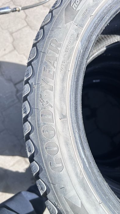 Продам шины Goodyear 245/45/R19 зима