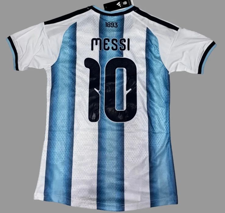 Vând tricouri cu Argentina cu Messi