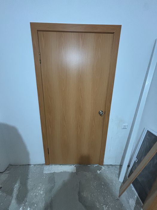 Двери межкомнатные б/у