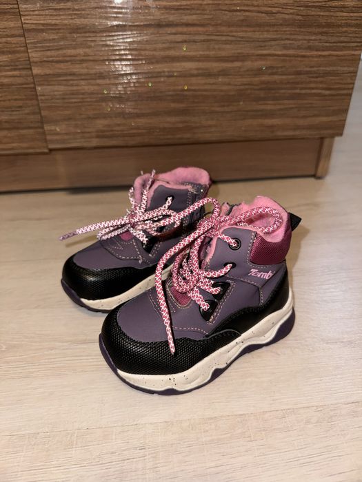 Продам ботинки на осень на девочку