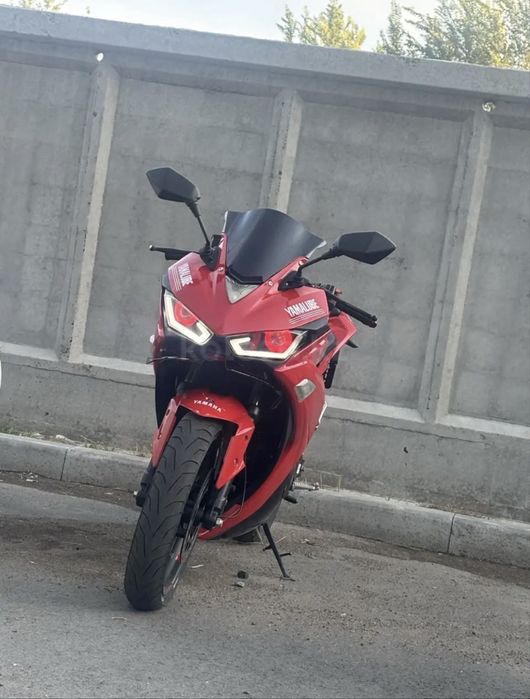 Yamaha r3.