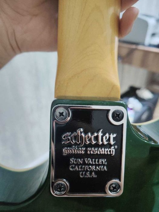 Продам электрогитару Schecter Omen Extreme-6 (Green burst)