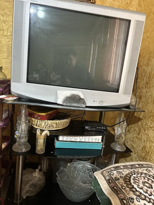 Продается Телевизор с подставкой