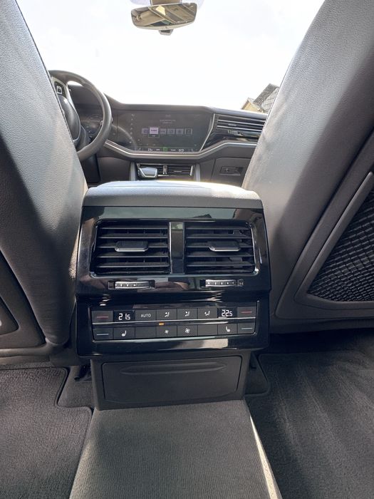 VW Touareg 3.0 V6 4x4 | HUD | Ventilate | Panoramic | Full Option |
