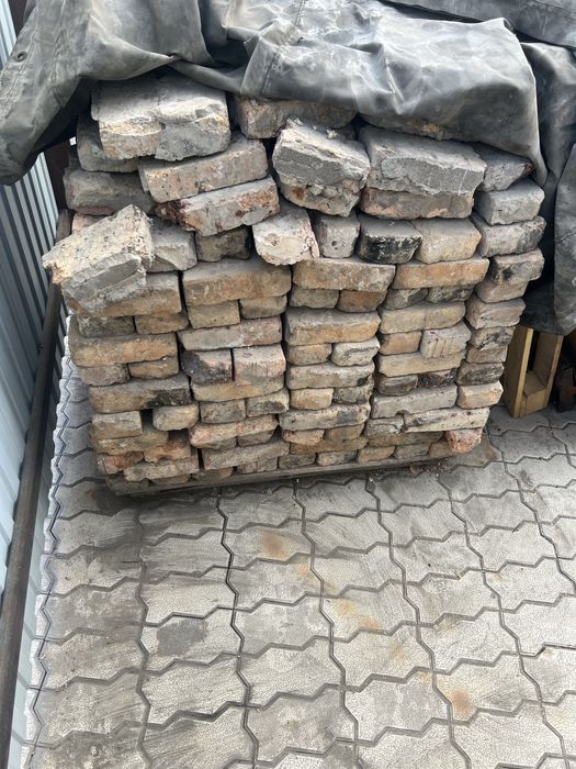 Продам кирпич б/у примерно 300-500шт