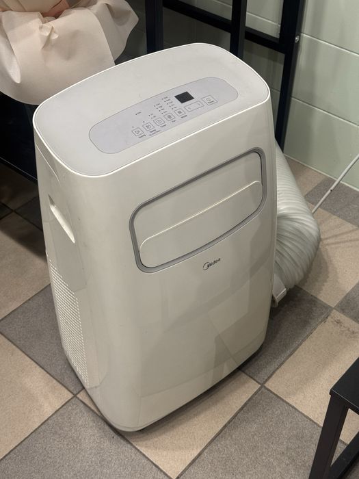 Продаю напольный холодильник с трубой для отвода воздуха от Midea