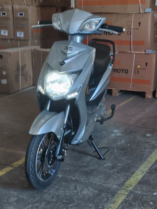 Scuter Electric Z-Tech Warrior 900W 48V Fara Carnet
Scuter Electric Z-Tech Warrior 900W 48V Fara Carnet