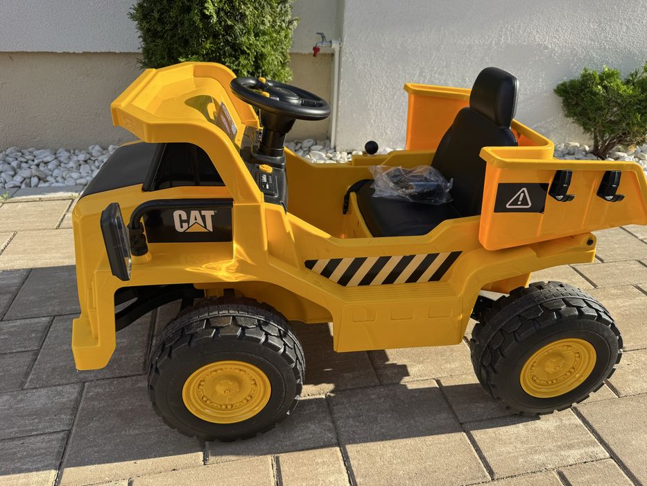 Vând Vehicul electric Caterpillar pentru copii  3-6 ani.