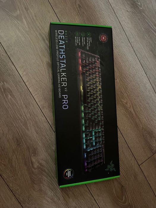 Vand/schimb tastatura+casti razer