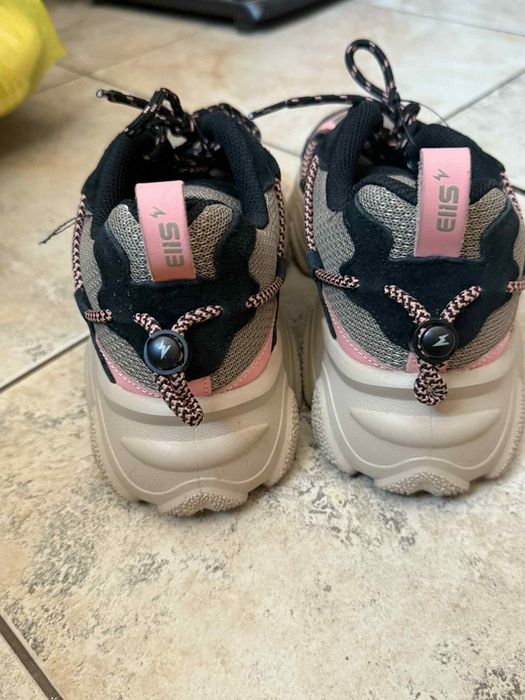 Обувки ,чехли,маратонки,сандали