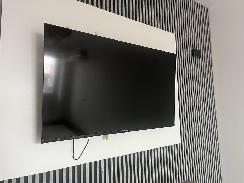 Телевизор самсунг почти новый