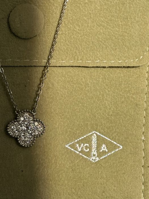 Гривни обеци и колие Van Cleef