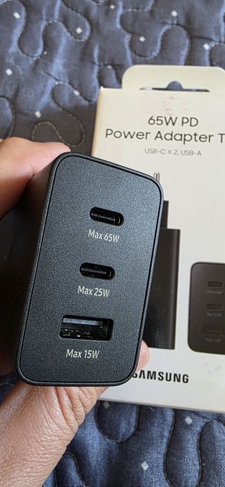 Vând încărcător Samsung 65w