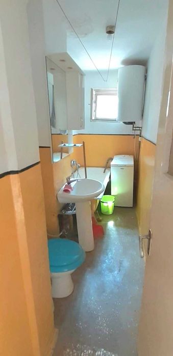 De vanzare apartament 3 camere in Resita