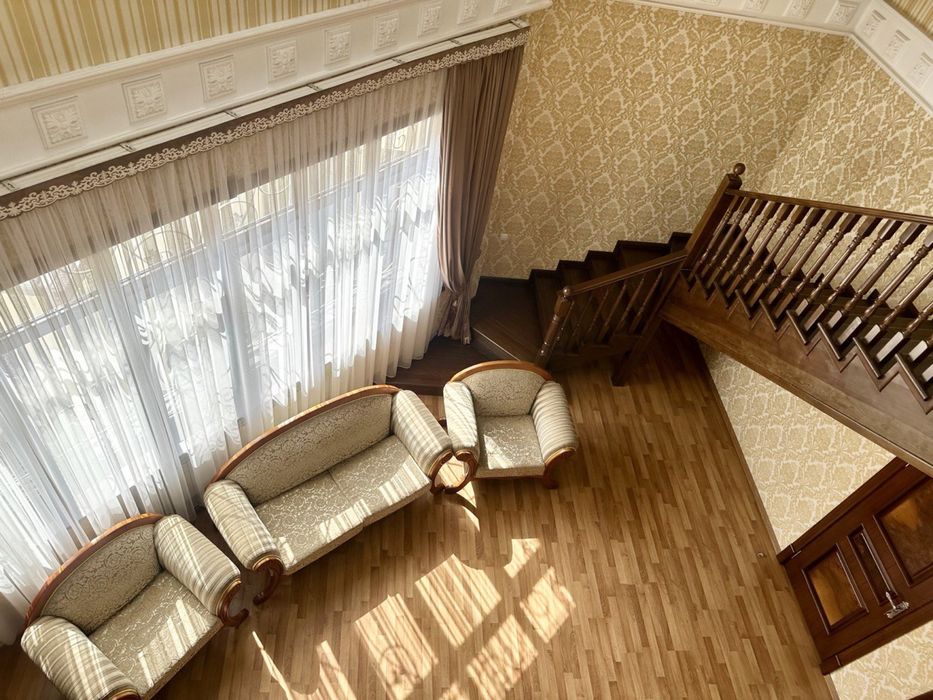 Гранд мир Отель! Сдаётся 10 ком евро дом под офис или под жилье! Срочн