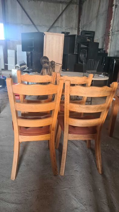 Масивни столове с дамаска