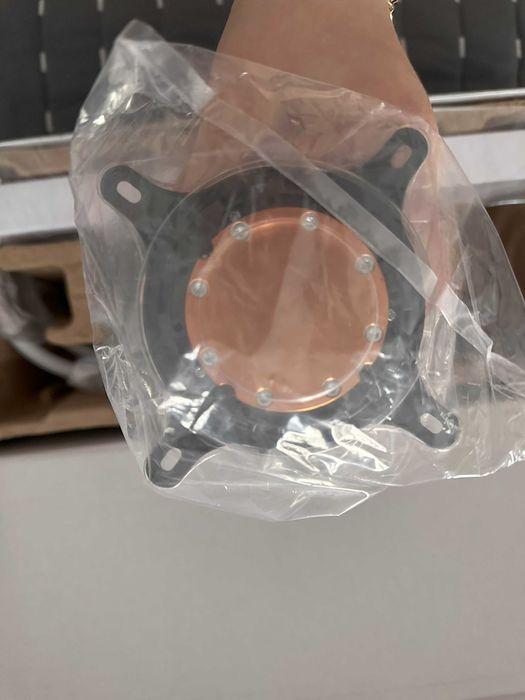 NZXT Kraken 360 RGB – чисто нов, неизползван, с LCD дисплей