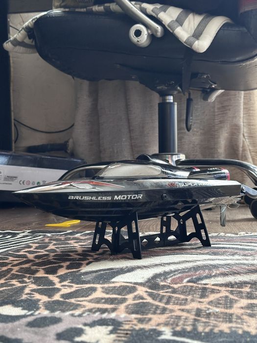 Лодка на пульте