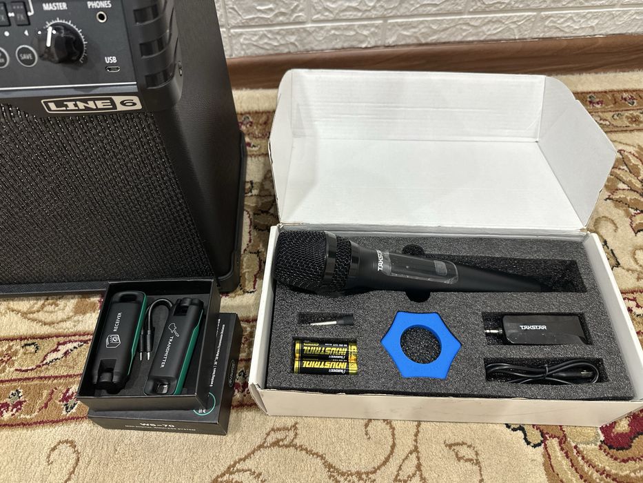 Продам срочно  комбоусилитель,домбра,микрофон