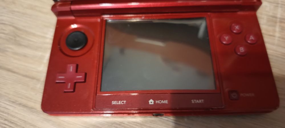 Nintendo 3DS pentru piese VÂNDUT.