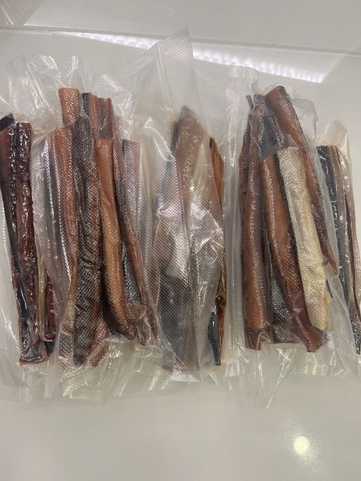 Полоски горбуши (лосось) вяленые.