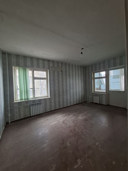 Продажа  Чирчик  2\2\4 ориентир Базарчик Нептун.