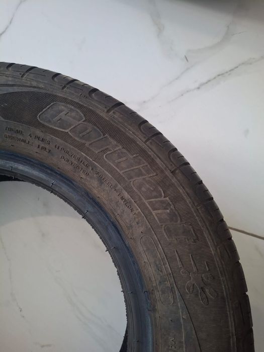 Продам 2 шины R13 - отличное состояние