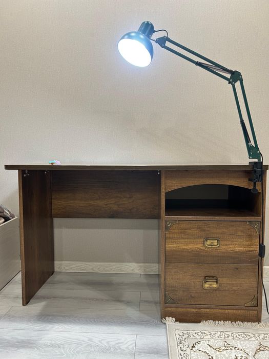 Продаетмя подростковый гарнитур и платяной шкаф