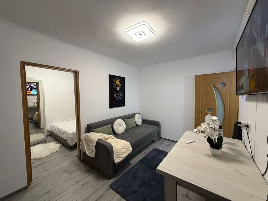 Proprietar, închiriez apartament pe termen lung.