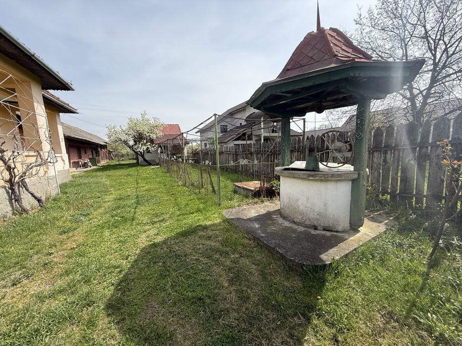 Casă de vânzare în Frâncești, județul Gorj – 3.409 mp teren