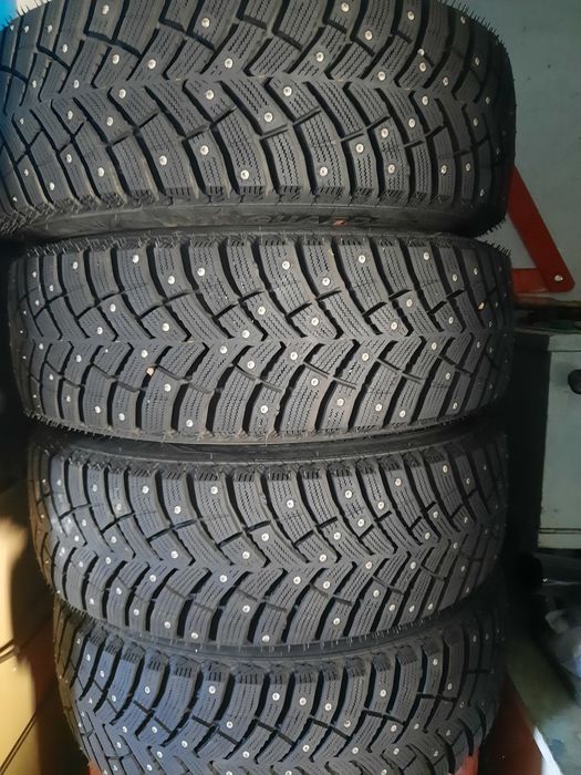 Продам комплект зимней резины с дисками