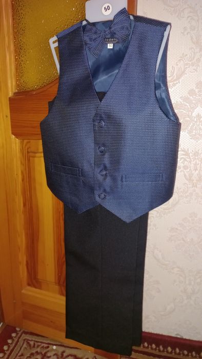 Продам костюм на мальчика на 5-6 лет