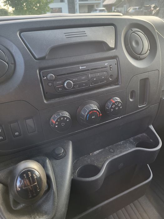 Vând Renault Master 2.3 DCI