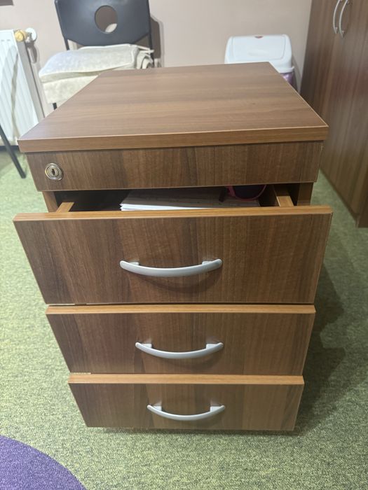 Corp de birou cu 4 sertare, nuc, cu cheie – mobilier office